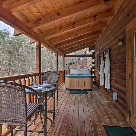 Romantic Cabin With Hot Tub In Pigeon Forge! Zewnętrze zdjęcie