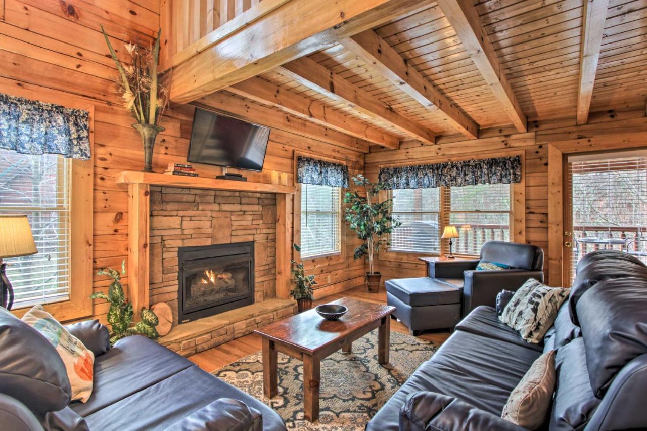 Romantic Cabin With Hot Tub In Pigeon Forge! Zewnętrze zdjęcie