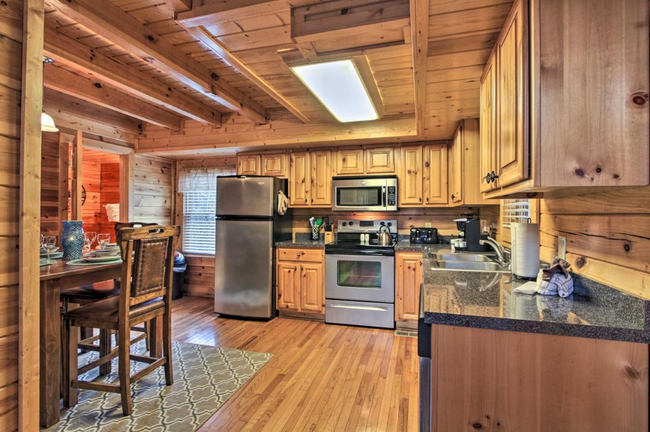 Romantic Cabin With Hot Tub In Pigeon Forge! Zewnętrze zdjęcie