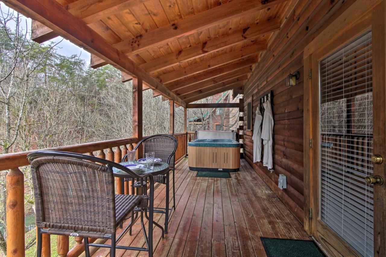 Romantic Cabin With Hot Tub In Pigeon Forge! Zewnętrze zdjęcie